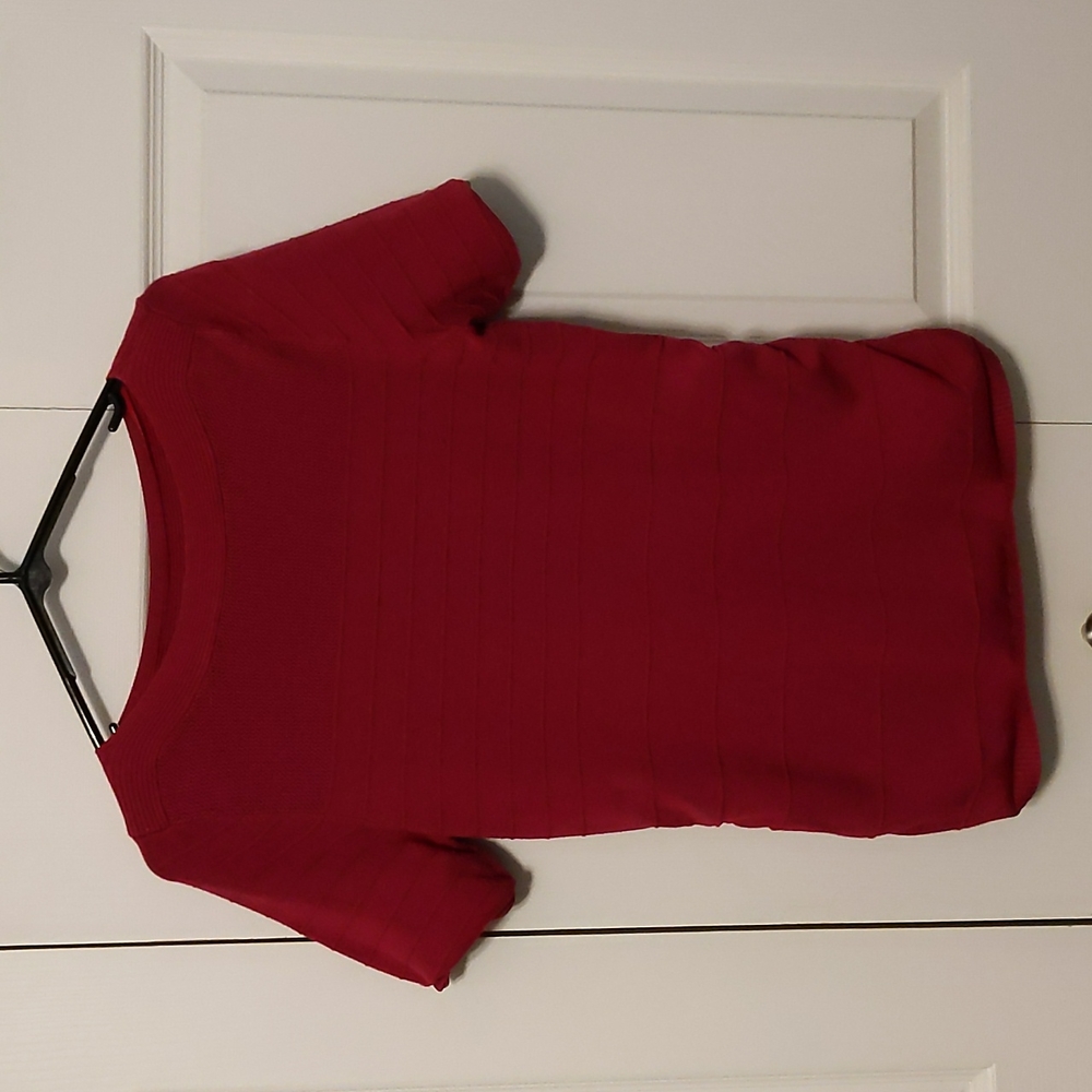 Apt 9 sweater style t shirt pinkish red